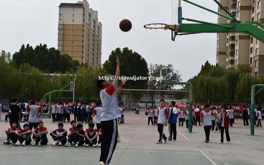 运动员们奋发向前，挑战先锋